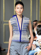 2011ﶬBouchra Jarrar߼ưl(f)